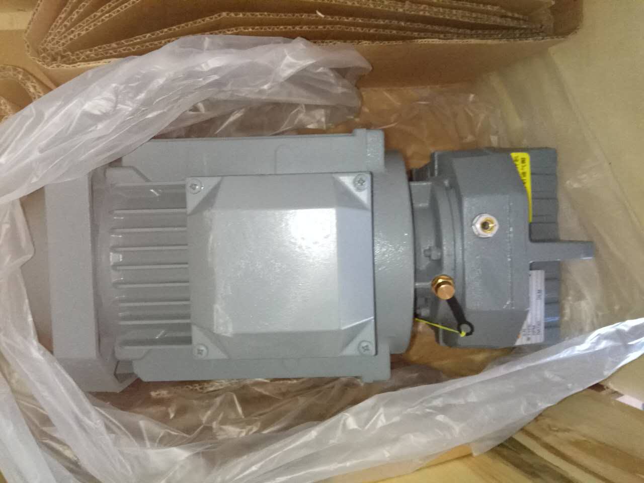 GFHF97DRS71減速機,F97減速機,FHF97減速器 GFHF97DRS71減速機,F97減速機,FHF97減速器