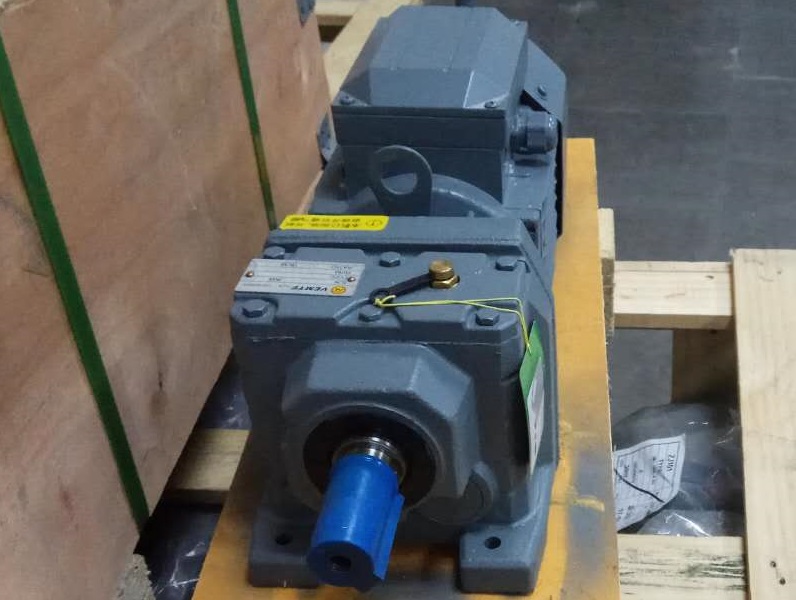 柵格除污機(jī)減速機(jī),R137減速機(jī),齒輪減速機(jī),齒輪減速電機(jī) 柵格除污機(jī)減速機(jī),R137減速機(jī),齒輪減速機(jī),齒輪減速電機(jī)