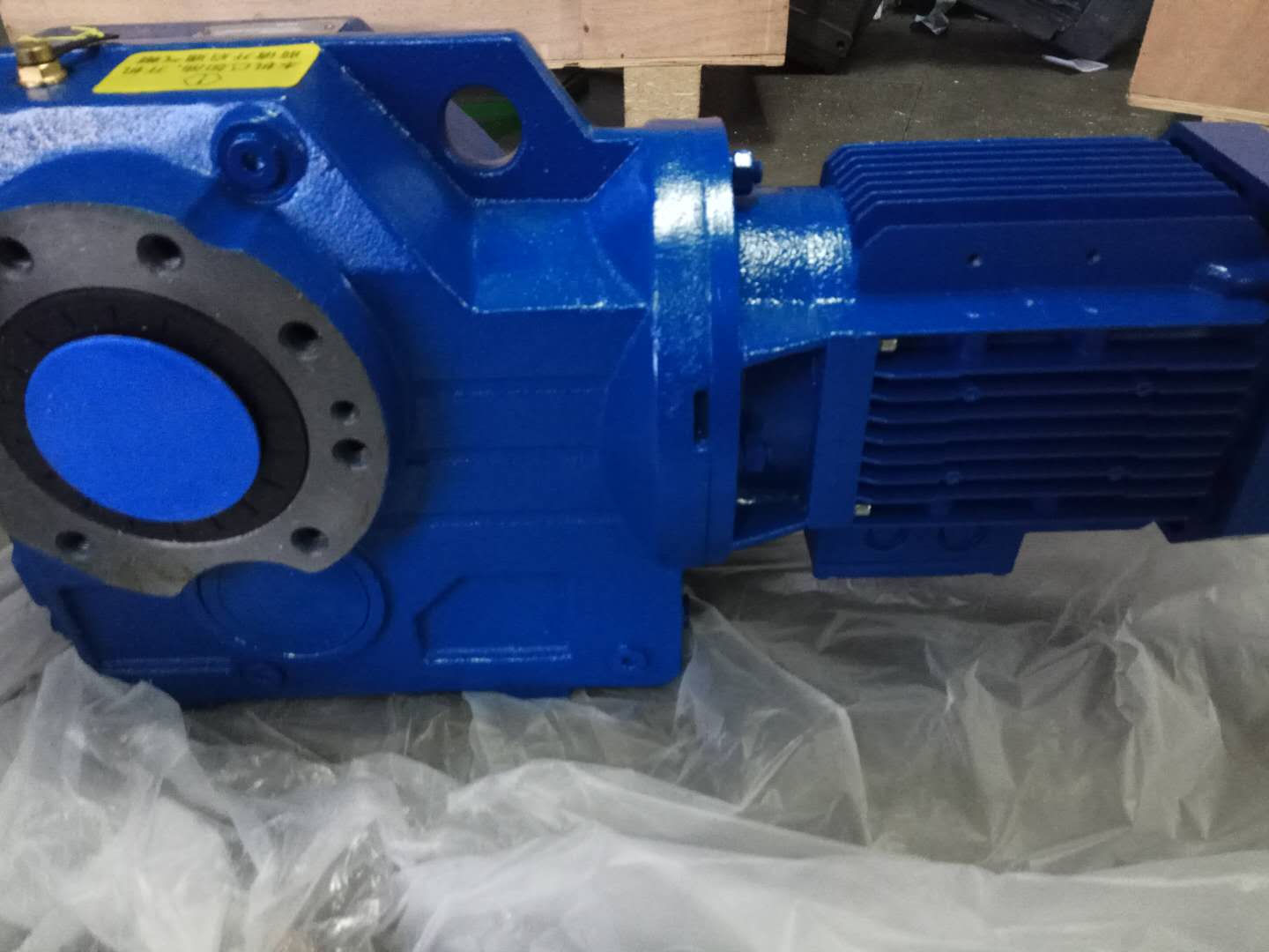 墻壁清洗機減速機,S87減速機,齒輪減速電機,齒輪減速機 墻壁清洗機減速機,S87減速機,齒輪減速電機,齒輪減速機