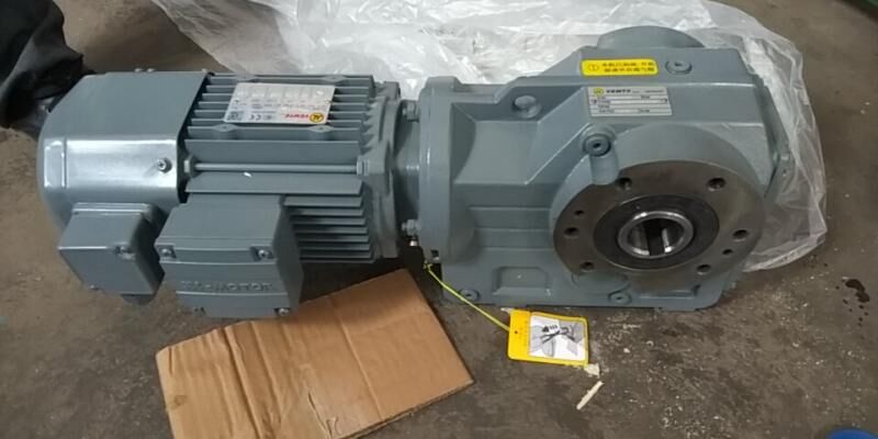 轉(zhuǎn)碟曝氣機(jī)減速機(jī),立式齒輪減速電機(jī),K77DRS71M4,齒輪減速機(jī) 轉(zhuǎn)碟曝氣機(jī)減速機(jī),立式齒輪減速電機(jī),K77DRS71M4,齒輪減速機(jī)