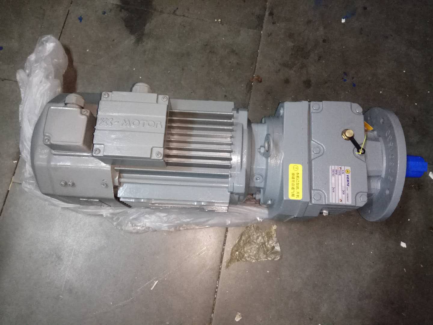 R167減速機(jī),粉碎機(jī)減速機(jī),齒輪減速機(jī),減速機(jī)R167,R167YVP160M4 R167減速機(jī),粉碎機(jī)減速機(jī),齒輪減速機(jī),減速機(jī)R167,R167YVP160M4