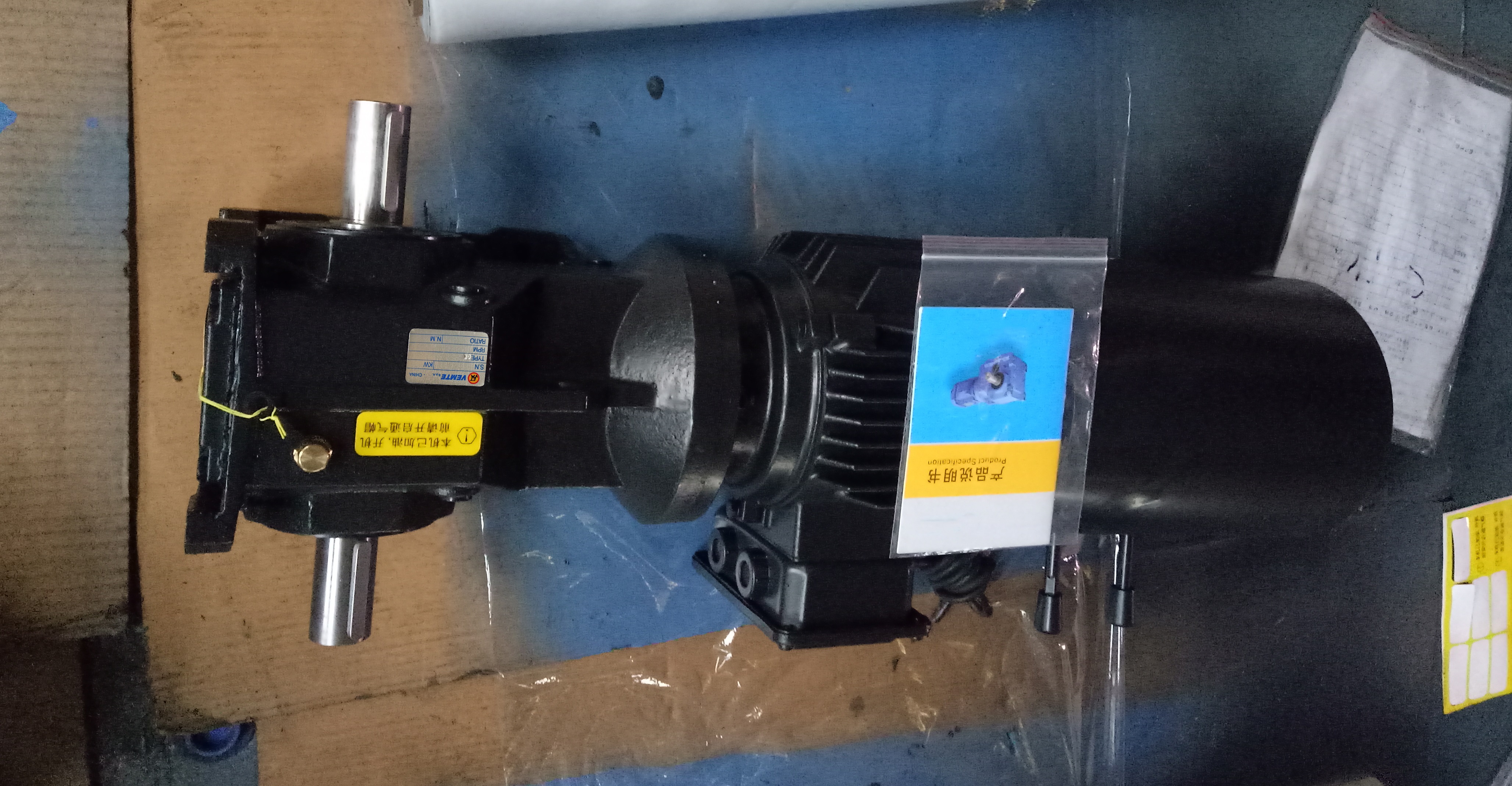 雙出軸減速機(jī),直連減速機(jī),7.5KW減速機(jī),K47減速機(jī),10轉(zhuǎn)減速機(jī) 雙出軸減速機(jī),直連減速機(jī),7.5KW減速機(jī),K47減速機(jī),10轉(zhuǎn)減速機(jī)