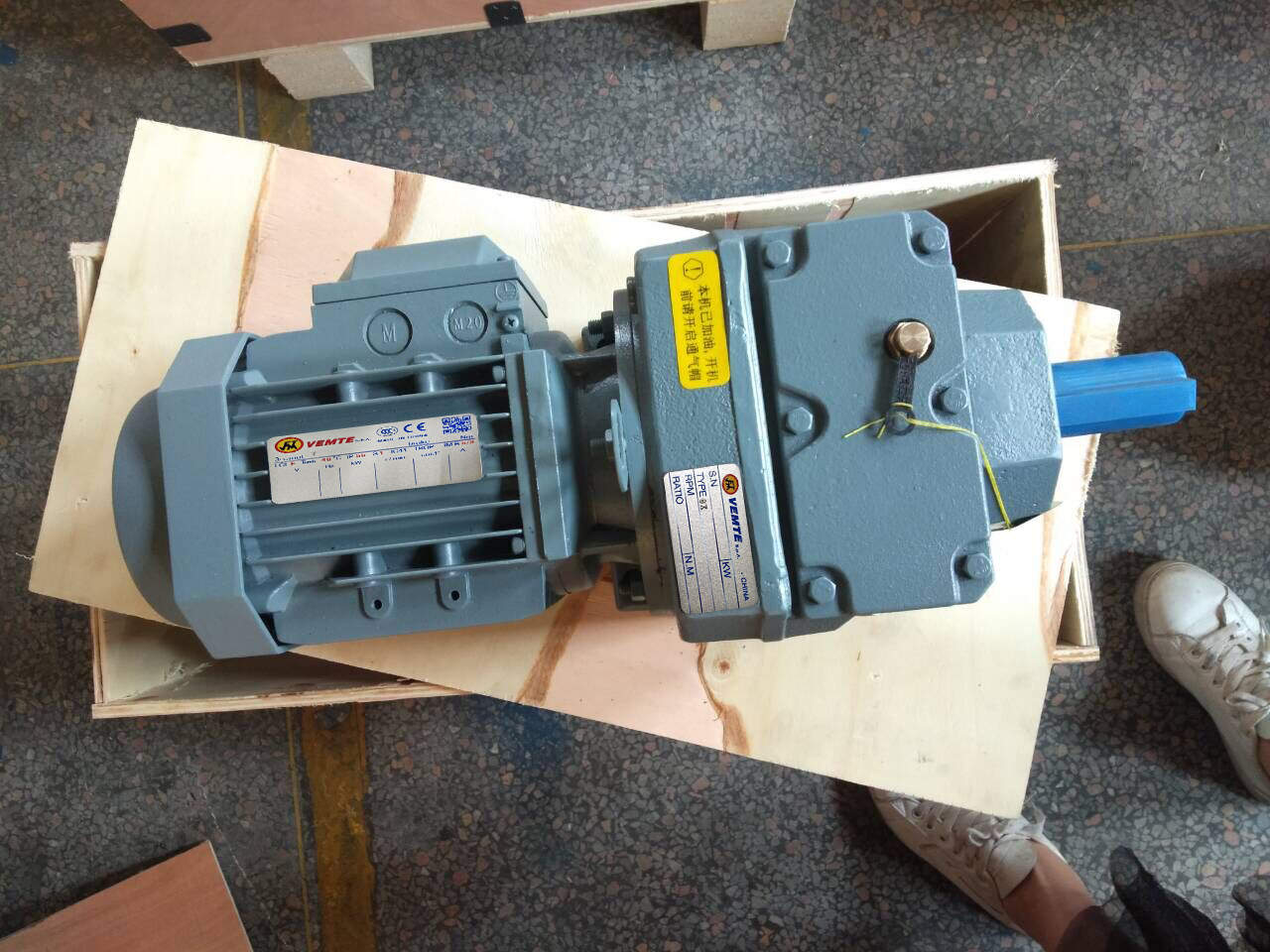 GR77Y112M4,4KW減速機(jī),R77減速機(jī),齒輪減速電機(jī) GR77Y112M4,4KW減速機(jī),R77減速機(jī),齒輪減速電機(jī)