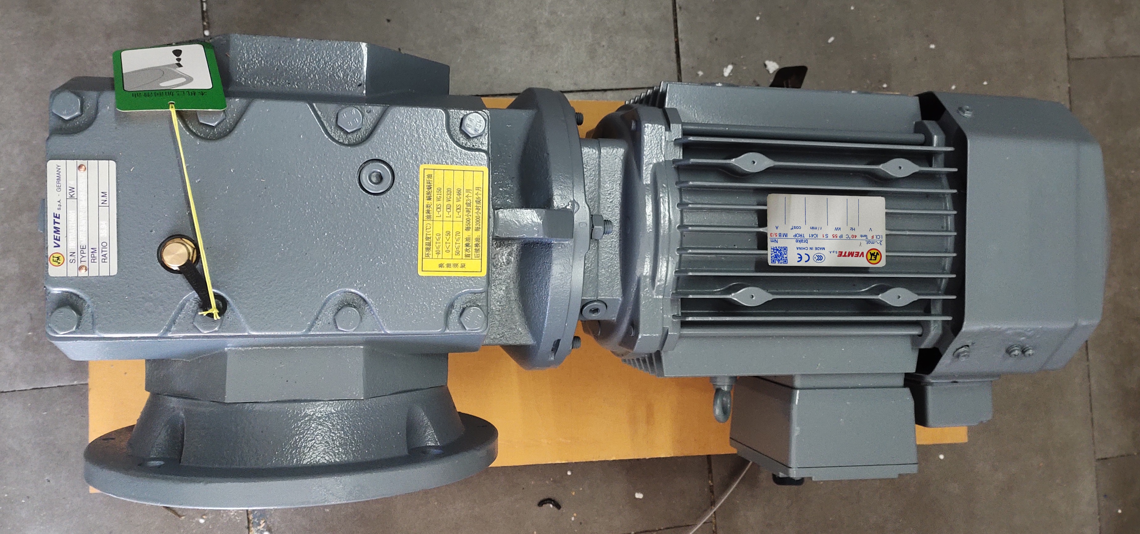 撕碎機減速機,3.7KW減速機,直角減速機,K型減速機,S型減速機 撕碎機減速機,3.7KW減速機,直角減速機,K型減速機,S型減速機