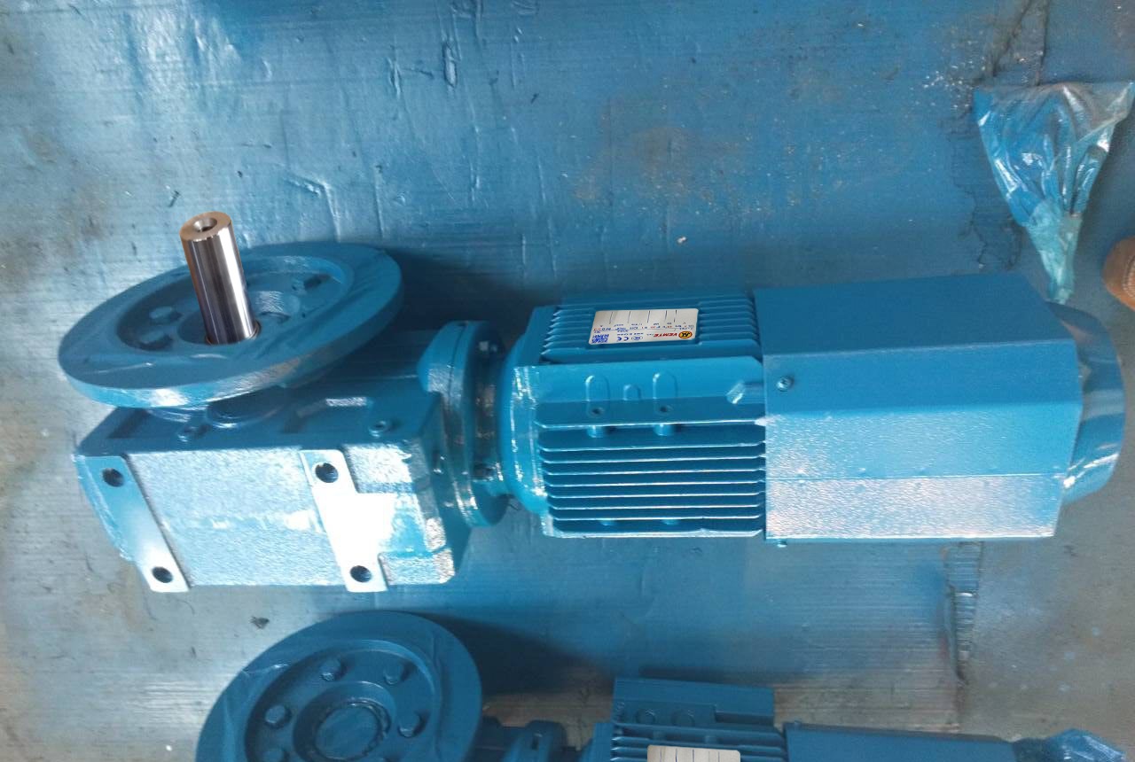 2.2KW減速機,直角減速機,帶輸出軸減速機,2.2KW減速電機 2.2KW減速機,直角減速機,帶輸出軸減速機,2.2KW減速電機