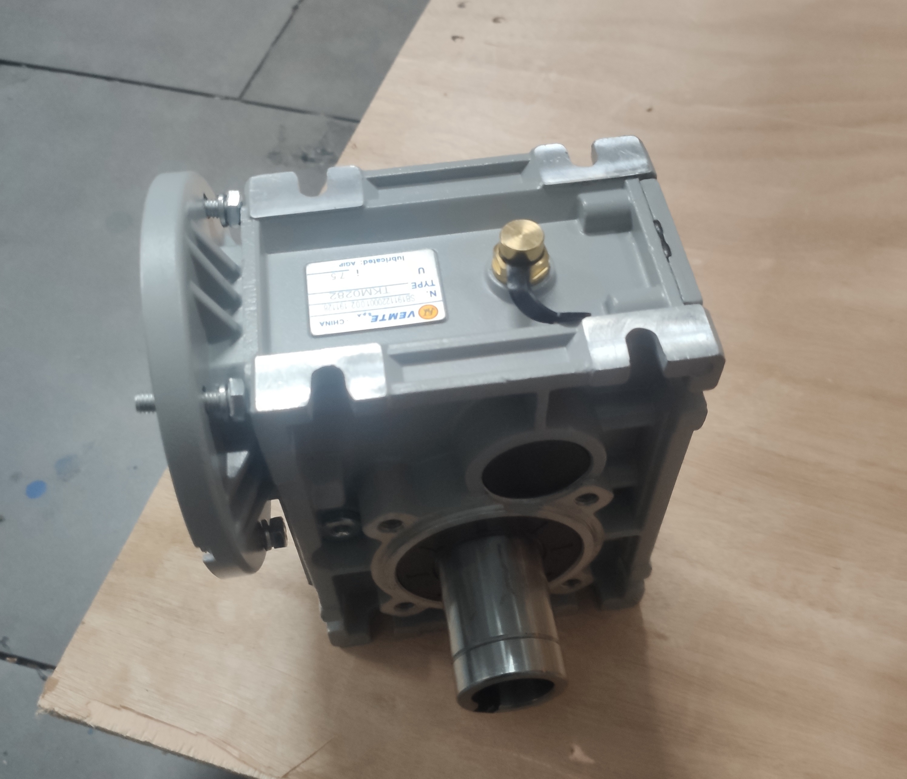 帶自鎖功能的減速機(jī),鏈輪傳動減速器 帶自鎖功能的減速機(jī),鏈輪傳動減速器