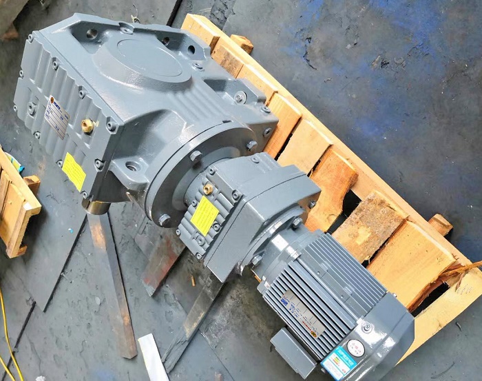 S87斜齒輪蝸輪蝸桿減速電機(jī) S87斜齒輪蝸輪蝸桿減速電機(jī)