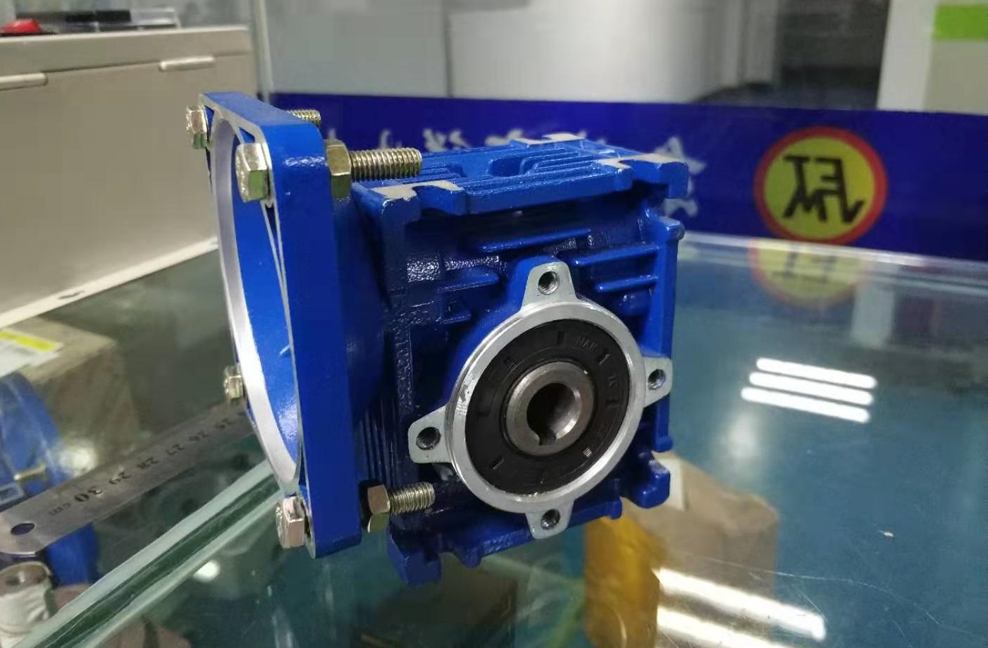 伺服電機蝸輪蝸桿減速機,4轉(zhuǎn)蝸輪減速機,750W減速機 伺服電機蝸輪蝸桿減速機,4轉(zhuǎn)蝸輪減速機,750W減速機