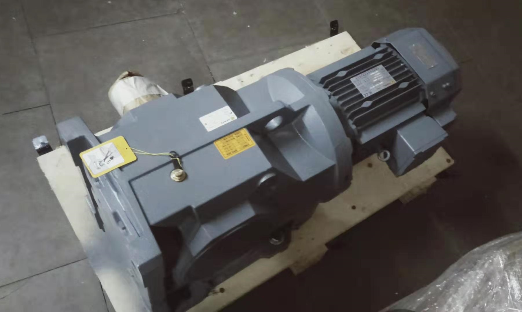 吊裝設備減速機,齒輪減速機,變頻減速機,電機減速器 吊裝設備減速機,齒輪減速機,變頻減速機,電機減速器