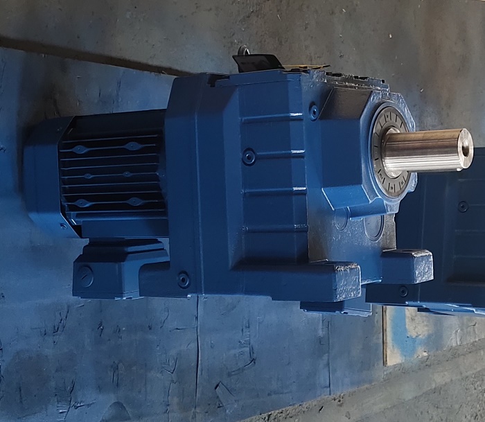 帶動(dòng)負(fù)載9T減速機(jī) 帶動(dòng)負(fù)載9T減速機(jī)