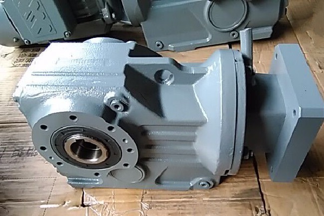 250W伺服電機減速機,帶動2.5T噸伺服電機減速機 250W伺服電機減速機,帶動2.5T噸伺服電機減速機