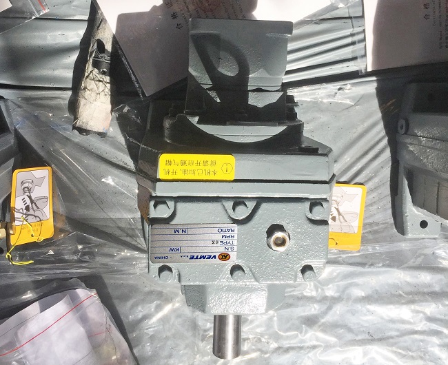 帶動16.5T噸的減速機,繞線機伺服減速機,10000W伺服電機 帶動16.5T噸的減速機,繞線機伺服減速機,10000W伺服電機