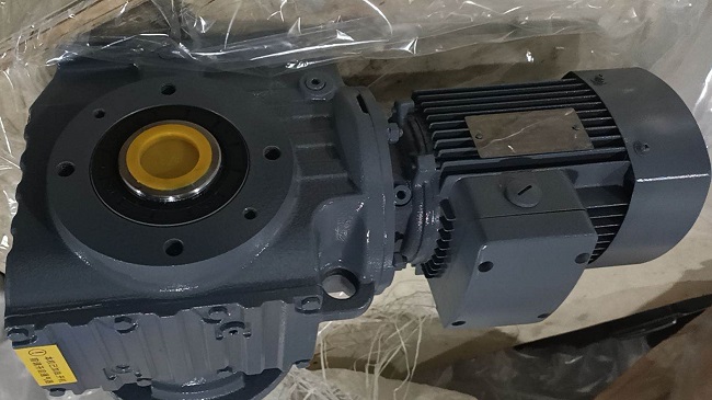 帶動32T噸的減速電機,27000W伺服電機減速機,螺旋輸送機減速機 帶動32T噸的減速電機,27000W伺服電機減速機,螺旋輸送機減速機