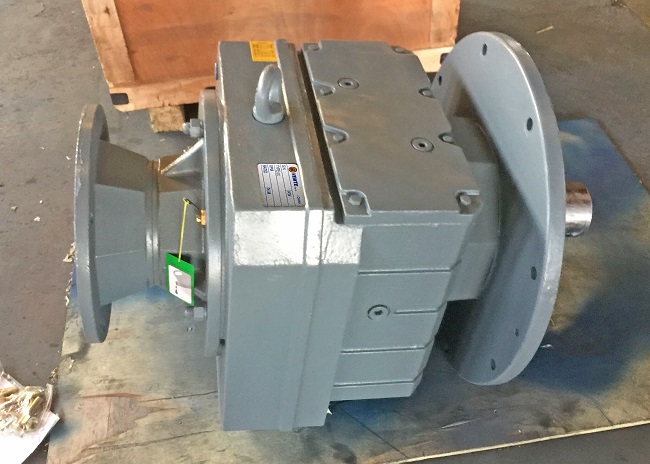 帶動33T噸的電機減速機,28000W伺服電機減速機,反應(yīng)釜減速機 帶動33T噸的電機減速機,28000W伺服電機減速機,反應(yīng)釜減速機