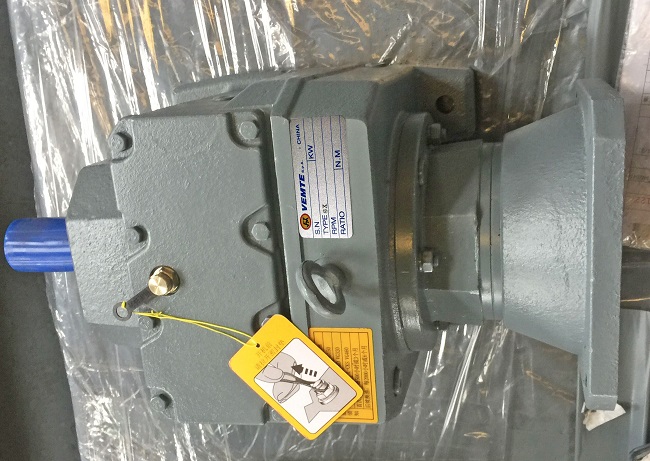 帶動(dòng)39噸的減速電機(jī),轉(zhuǎn)盤(pán)電機(jī)減速機(jī),37000W伺服電機(jī)減速機(jī) 帶動(dòng)39噸的減速電機(jī),轉(zhuǎn)盤(pán)電機(jī)減速機(jī),37000W伺服電機(jī)減速機(jī)