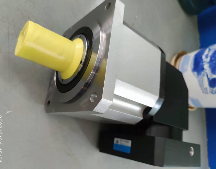 碟口機(jī)伺服電機(jī)減速 碟口機(jī)伺服電機(jī)減速