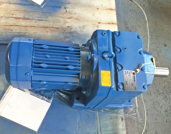 5400W制動電機減速機,R系列齒輪件減速機,破碎機減速機電機 5400W制動電機減速機,R系列齒輪件減速機,破碎機減速機電機