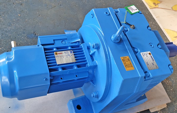 1比58減速電機(jī),1:58減速機(jī),58比減速器,篩石機(jī)減速機(jī),減速機(jī)樣本 1比58減速電機(jī),1:58減速機(jī),58比減速器,篩石機(jī)減速機(jī),減速機(jī)樣本