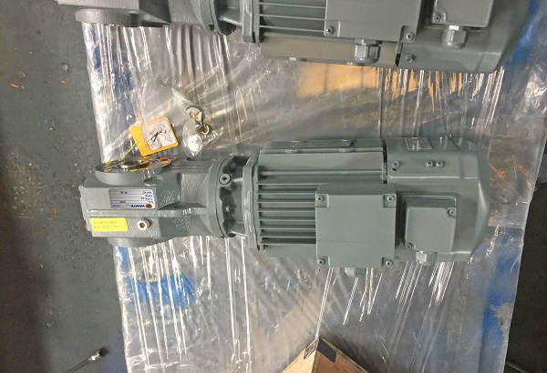 1比79減速電機,1:79減速機,79比減速器,冷彎機減速機,減速機樣本 1比79減速電機,1:79減速機,79比減速器,冷彎機減速機,減速機樣本