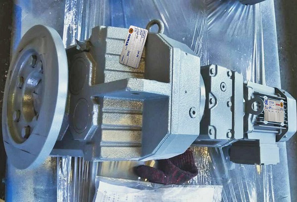 1比106減速電機(jī),1:106減速機(jī),106比減速器,污水處理除渣機(jī)減速機(jī) 1比106減速電機(jī),1:106減速機(jī),106比減速器,污水處理除渣機(jī)減速機(jī)