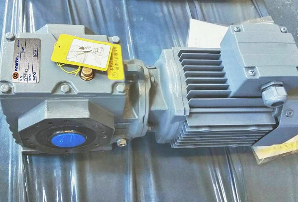 塑料破碎機減速機,1.1KW電機減速器,SA系列蝸輪蝸桿減速電機 塑料破碎機減速機,1.1KW電機減速器,SA系列蝸輪蝸桿減速電機