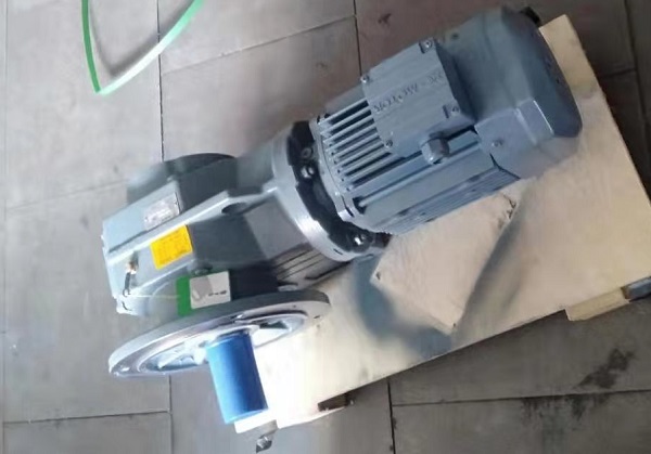 石碾磨粉機減速機,KF系列減速機,3KW減速電機,直角減速器選型 石碾磨粉機減速機,KF系列減速機,3KW減速電機,直角減速器選型