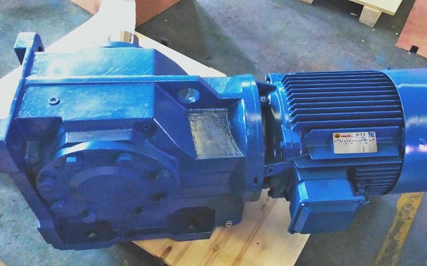 造粒機減速機,75KW三相異步減速電機,直角減速機型號 造粒機減速機,75KW三相異步減速電機,直角減速機型號