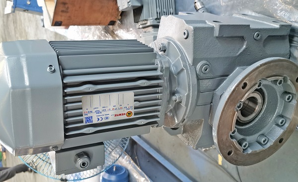 糧食烘干裝置減速機,15KW電機減速機,減速電機選型 糧食烘干裝置減速機,15KW電機減速機,減速電機選型