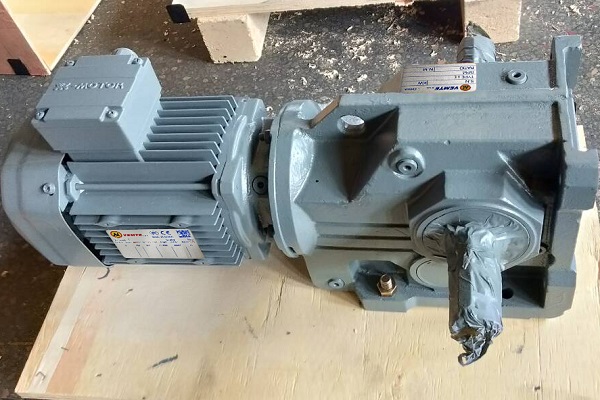 輥壓機減速機,90KW電機減速機,減速電機選型 輥壓機減速機,90KW電機減速機,減速電機選型