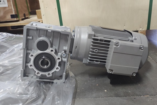 筆記本組裝線減速機,TKM減速機,TKM48-200-YS8026-550W減速電機 筆記本組裝線減速機,TKM減速機,TKM48-200-YS8026-550W減速電機